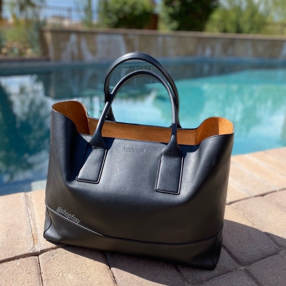 SOLD Bottega Veneta Large Open Leather Tote in Smooth Calf - Picture 2 of 15
